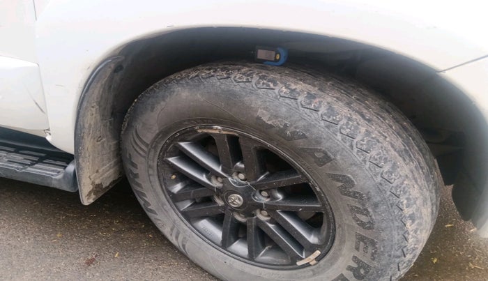 2016 Toyota Fortuner 3.0 4X2 MT, Diesel, Manual, 2,04,605 km, tyre