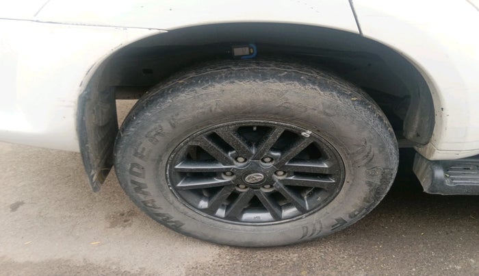 2016 Toyota Fortuner 3.0 4X2 MT, Diesel, Manual, 2,04,605 km, tyre