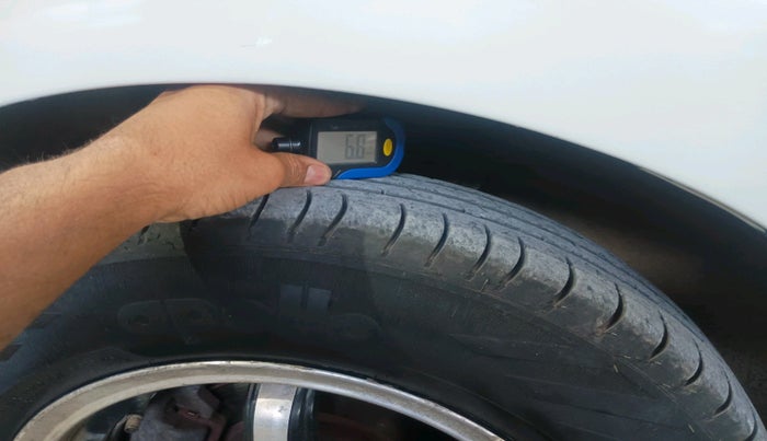 2011 Maruti A Star VXI (ABS) AT, Petrol, Automatic, 88,521 km, tyre