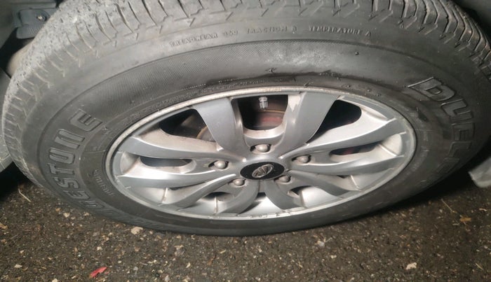 2015 Mahindra XUV500 W10, Diesel, Manual, 1,62,371 km, tyre