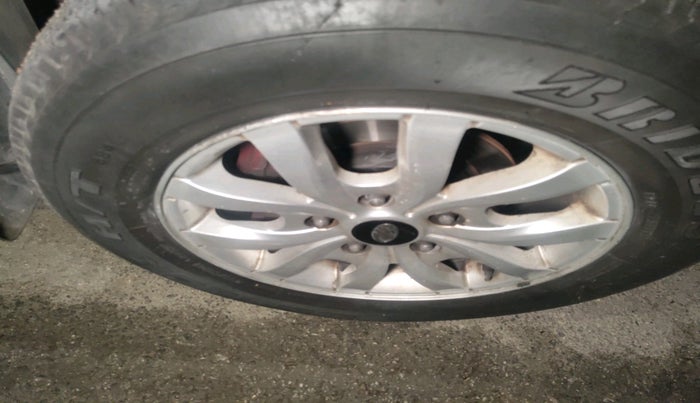 2015 Mahindra XUV500 W10, Diesel, Manual, 1,62,371 km, tyre