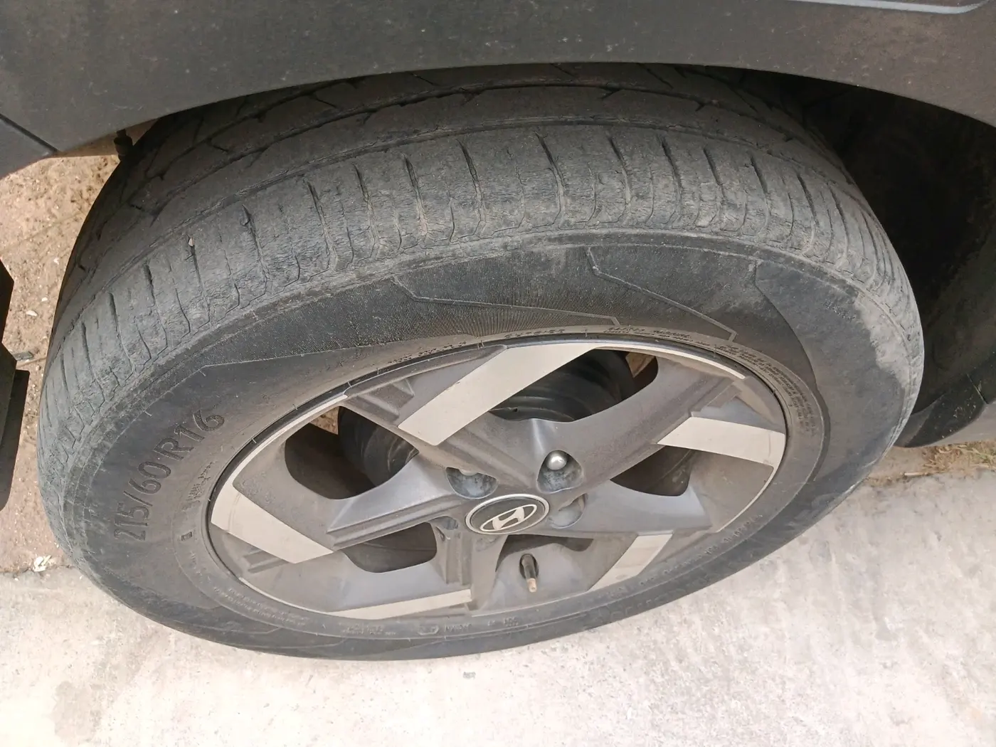 2020 Hyundai VENUE SX 1.0 TURBO, Petrol, Manual, 49,587 km, tyre