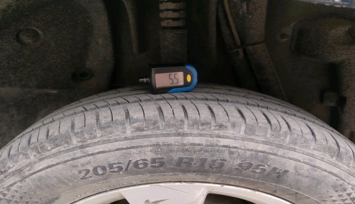 2013 Renault Duster 85 PS RXL DIESEL, Diesel, Manual, 1,60,087 km, tyre