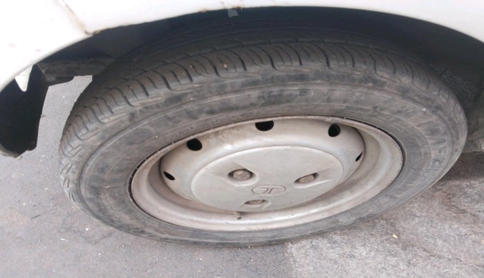 2015 Tata Nano EMAX XM CNG, CNG, Manual, 66,830 km, tyre