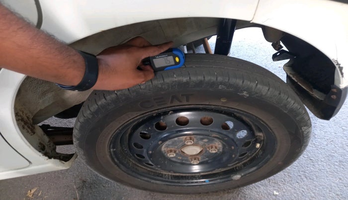 2016 Maruti Wagon R 1.0 VXI AMT, CNG, Automatic, 1,07,457 km, tyre