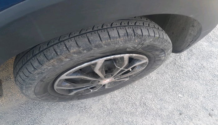 2021 Renault TRIBER RXL MT, CNG, Manual, 96,826 km, tyre