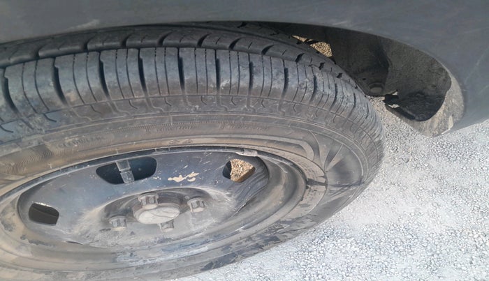 2021 Renault TRIBER RXL MT, CNG, Manual, 96,826 km, tyre