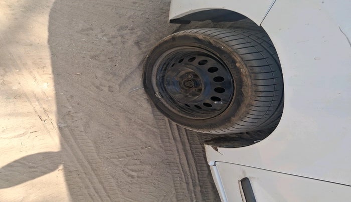 2017 Maruti Wagon R 1.0 VXI, CNG, Manual, 1,07,727 km, tyre