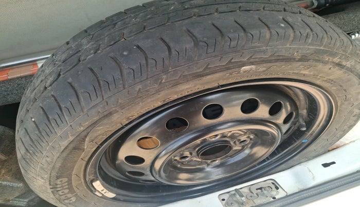 2017 Maruti Wagon R 1.0 VXI, CNG, Manual, 1,07,727 km, tyre