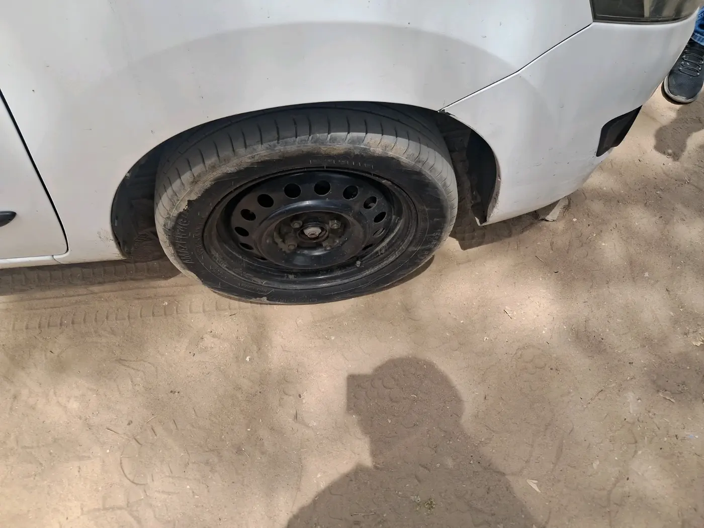 2017 Maruti Wagon R 1.0 VXI, CNG, Manual, 1,07,727 km, tyre