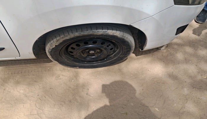 2017 Maruti Wagon R 1.0 VXI, CNG, Manual, 1,07,727 km, tyre