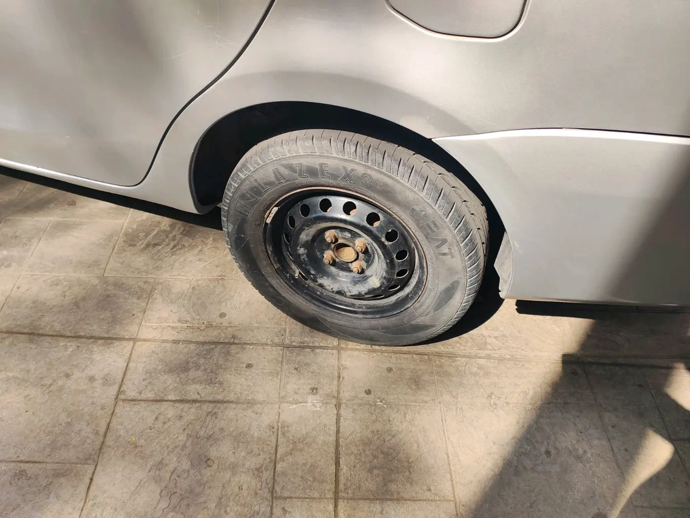 2012 Toyota Etios G, CNG, Manual, 1,25,374 km, tyre
