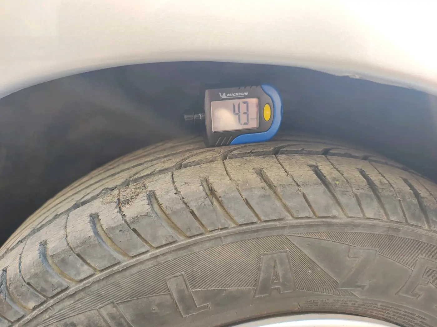 2012 Toyota Etios G, CNG, Manual, 1,25,374 km, tyre