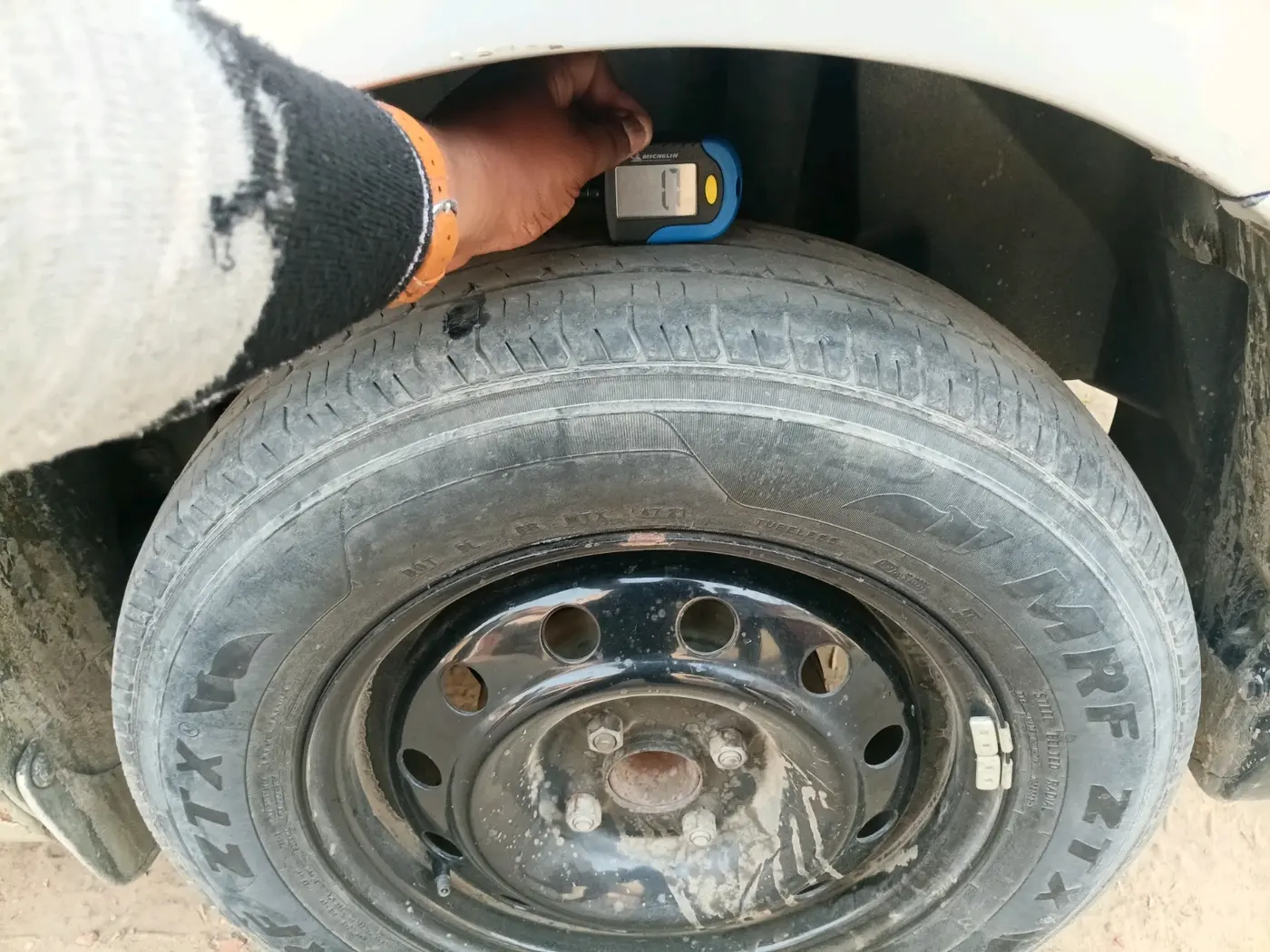 2018 Maruti Dzire VDI, Diesel, Manual, 1,59,975 km, tyre