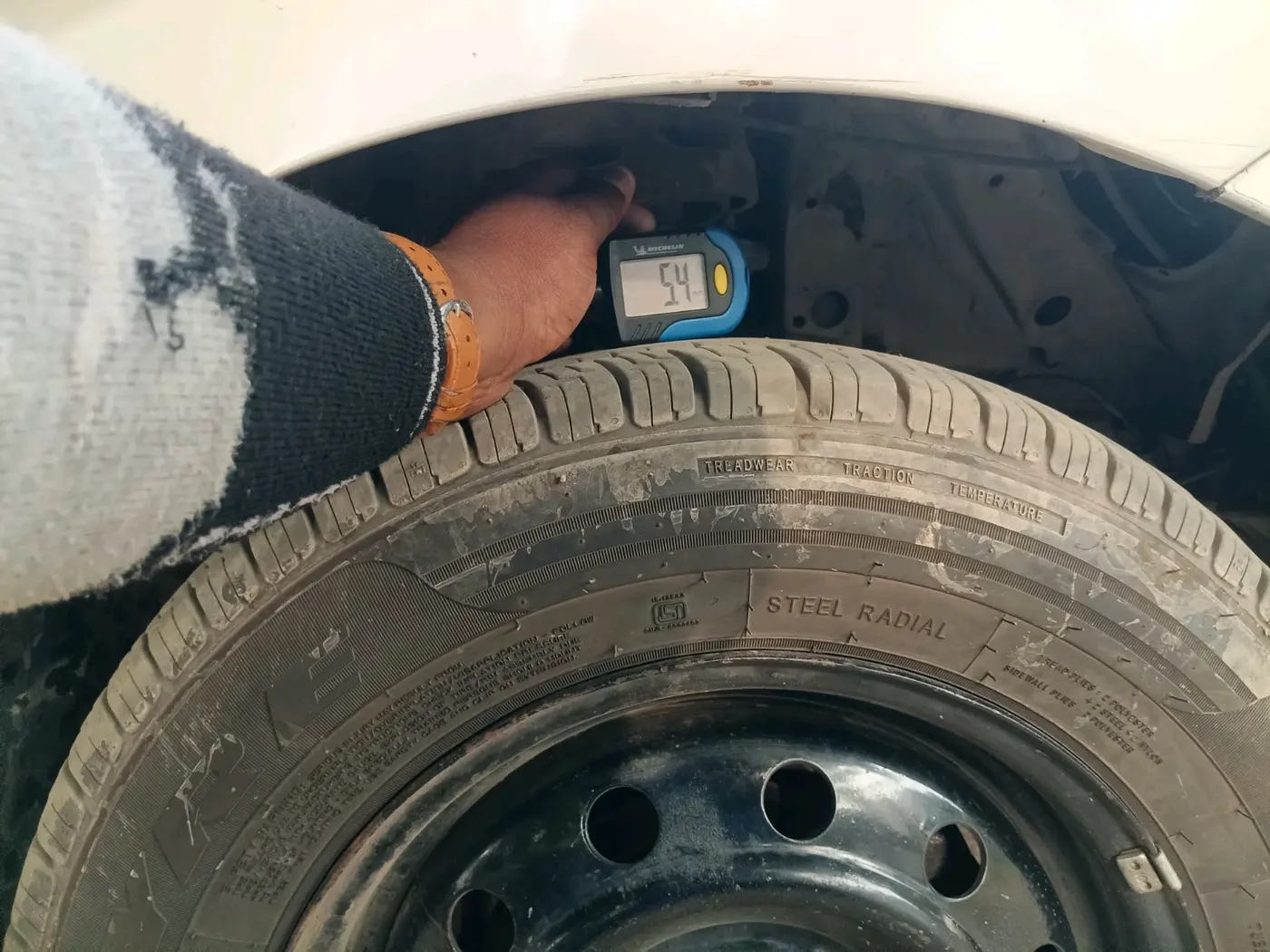 2018 Maruti Dzire VDI, Diesel, Manual, 1,59,975 km, tyre