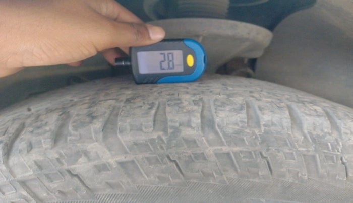 2016 Mahindra XUV500 W10, Diesel, Manual, 1,39,037 km, tyre