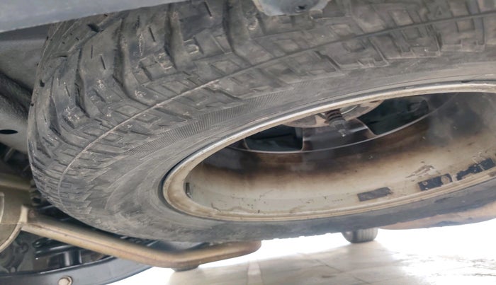 2013 Mahindra XUV500 W8, Diesel, Manual, 3,28,219 km, tyre