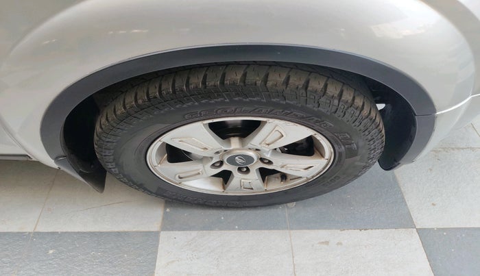 2013 Mahindra XUV500 W8, Diesel, Manual, 3,28,219 km, tyre