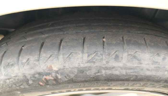 2020 Maruti Swift LXI, Petrol, Manual, 96,245 km, tyre