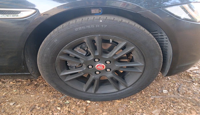 2016 Jaguar XE PRESTIGE PETROL, Petrol, Automatic, 95,115 km, tyre