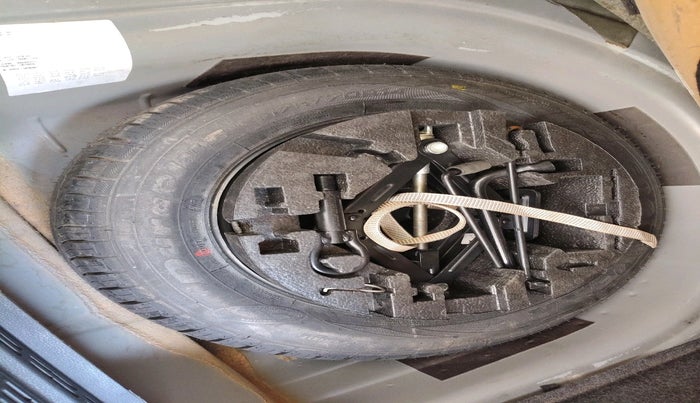 2017 Volkswagen Ameo HIGHLINE1.2L, Petrol, Manual, 99,438 km, tyre