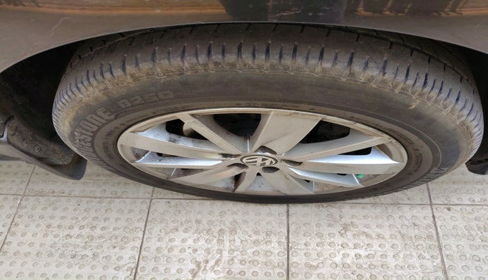 2017 Volkswagen Ameo HIGHLINE1.2L, Petrol, Manual, 99,438 km, tyre