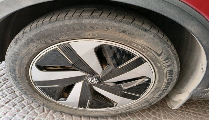 2022 MG ZS EV EXCLUSIVE, Electric, Automatic, 60,541 km, tyre