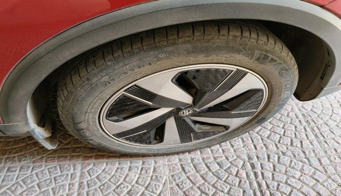 2022 MG ZS EV EXCLUSIVE, Electric, Automatic, 60,541 km, tyre