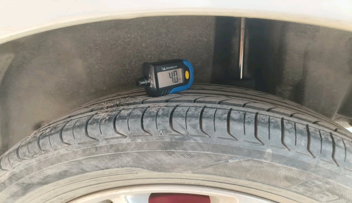 2012 Maruti Swift Dzire ZXI, Petrol, Manual, 1,37,967 km, tyre