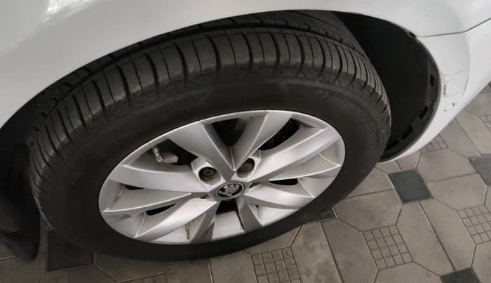 2017 Skoda Octavia 2.0 TDI L&K AT, Diesel, Automatic, 62,344 km, tyre