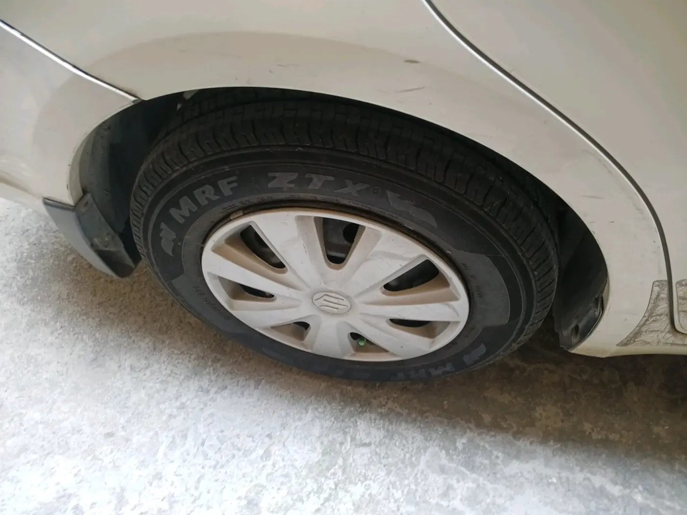 2010 Maruti Swift Dzire VXI, Petrol, Manual, 30,225 km, tyre