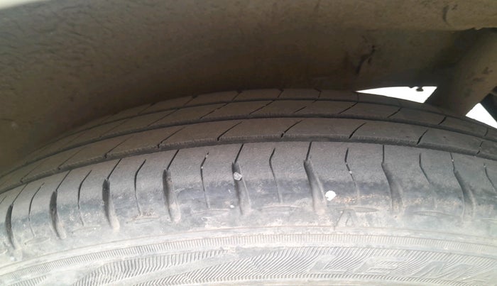 2011 Maruti Wagon R 1.0 VXI, CNG, Manual, 90,267 km, tyre