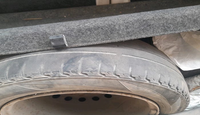 2011 Maruti Wagon R 1.0 VXI, CNG, Manual, 90,267 km, tyre