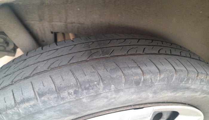 2011 Maruti Wagon R 1.0 VXI, CNG, Manual, 90,267 km, tyre