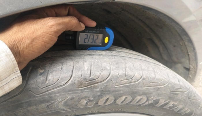 2017 Maruti Ciaz ZXI AT, CNG, Automatic, 50,308 km, tyre