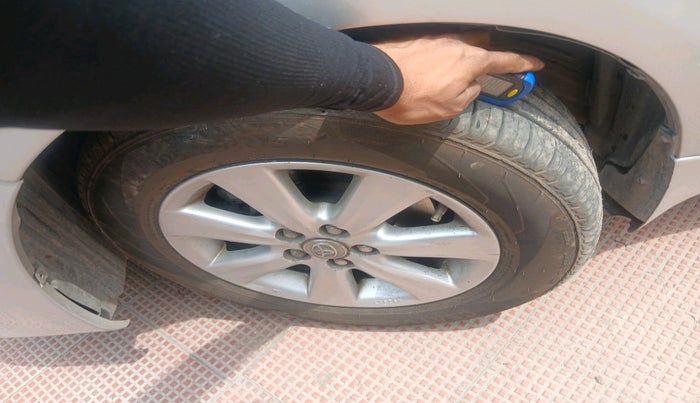 2011 Toyota Corolla Altis G PETROL, Petrol, Manual, 1,44,520 km, tyre