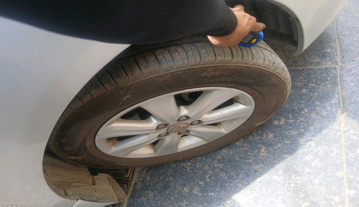 2011 Toyota Corolla Altis G PETROL, Petrol, Manual, 1,44,520 km, tyre