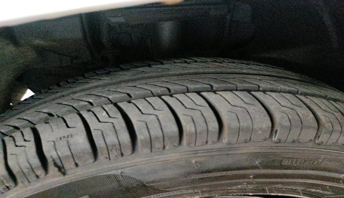 2016 Tata Tiago XM PETROL, Petrol, Manual, 1,41,626 km, tyre