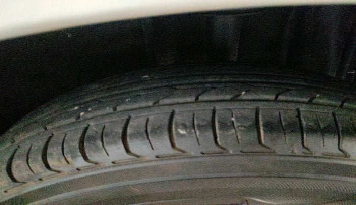 2016 Tata Tiago XM PETROL, Petrol, Manual, 1,41,626 km, tyre