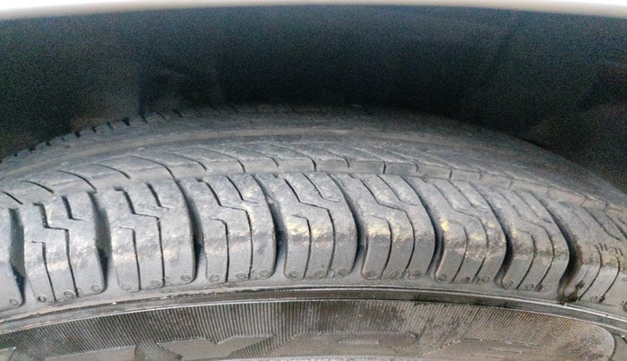 2016 Tata Tiago XM PETROL, Petrol, Manual, 1,41,626 km, tyre