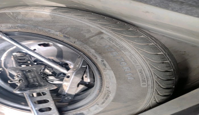 2014 Volkswagen Polo COMFORTLINE 1.2L PETROL, Petrol, Manual, 65,677 km, tyre