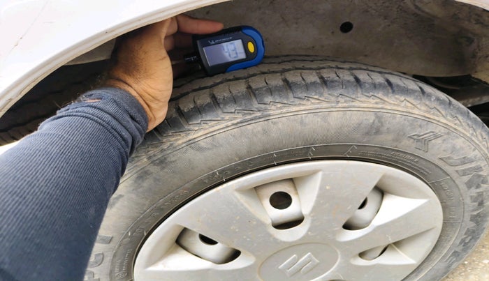 2023 Maruti Eeco 5 STR AC, Petrol, Manual, 38,552 km, tyre