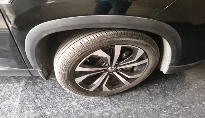 2023 MG HECTOR PLUS SHARP PRO 2.0 TURBO DIESEL 7 STR, Diesel, Manual, 94,534 km, tyre