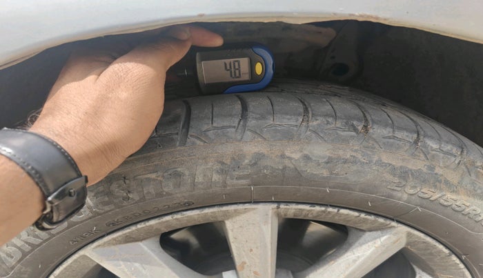 2014 Skoda Octavia AMBITION 2.0 TDI, Diesel, Manual, 1,82,394 km, tyre