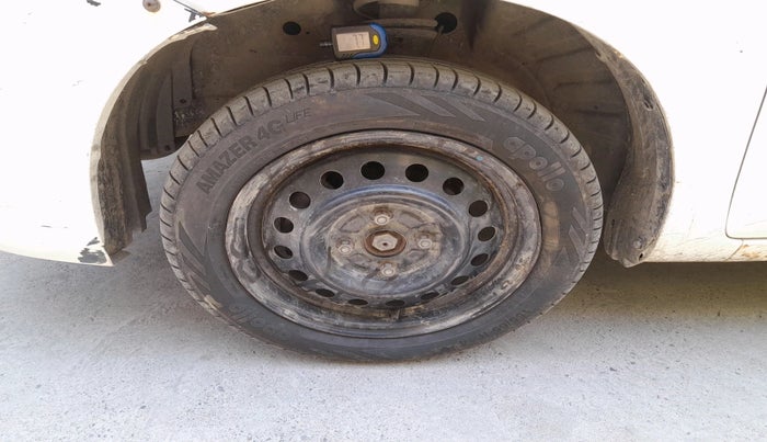 2013 Maruti Wagon R 1.0 VXI, Petrol, Manual, 1,11,032 km, tyre