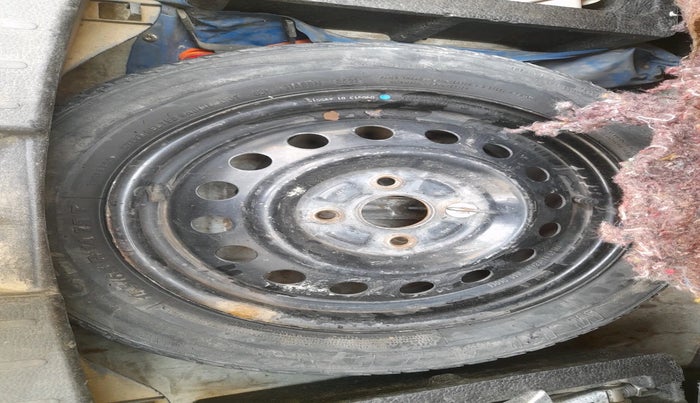 2013 Maruti Wagon R 1.0 VXI, Petrol, Manual, 1,11,032 km, tyre