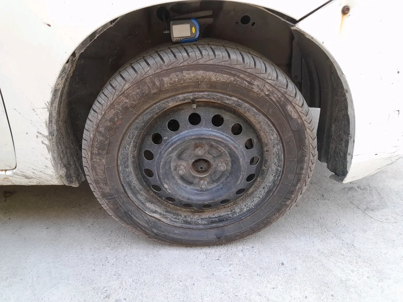 2013 Maruti Wagon R 1.0 VXI, Petrol, Manual, 1,11,032 km, tyre