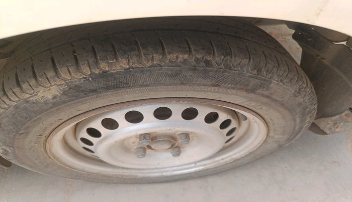 2014 Honda Amaze 1.5L I-DTEC E, Diesel, Manual, 1,35,524 km, tyre