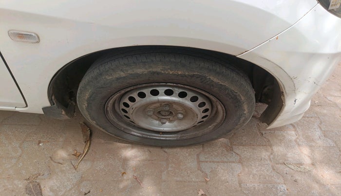 2014 Honda Amaze 1.5L I-DTEC E, Diesel, Manual, 1,35,524 km, tyre