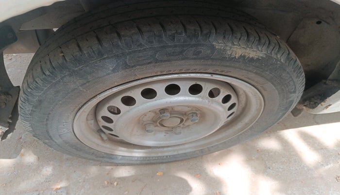 2014 Honda Amaze 1.5L I-DTEC E, Diesel, Manual, 1,35,524 km, tyre